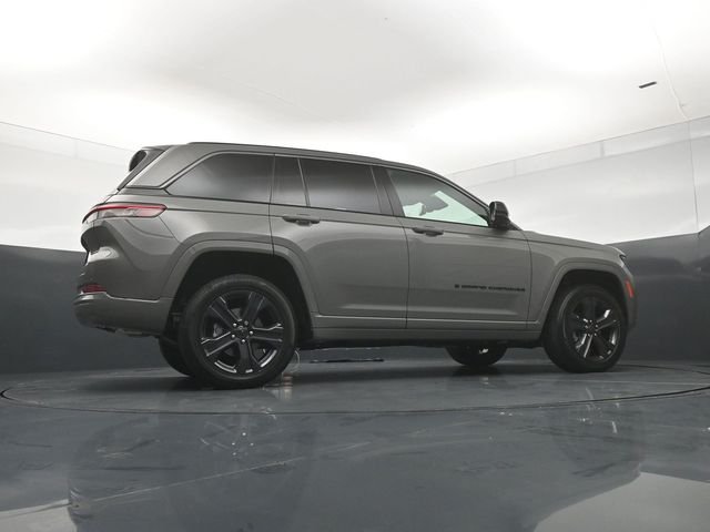 New 2027 Gray Jeep Limited Reserve image 24