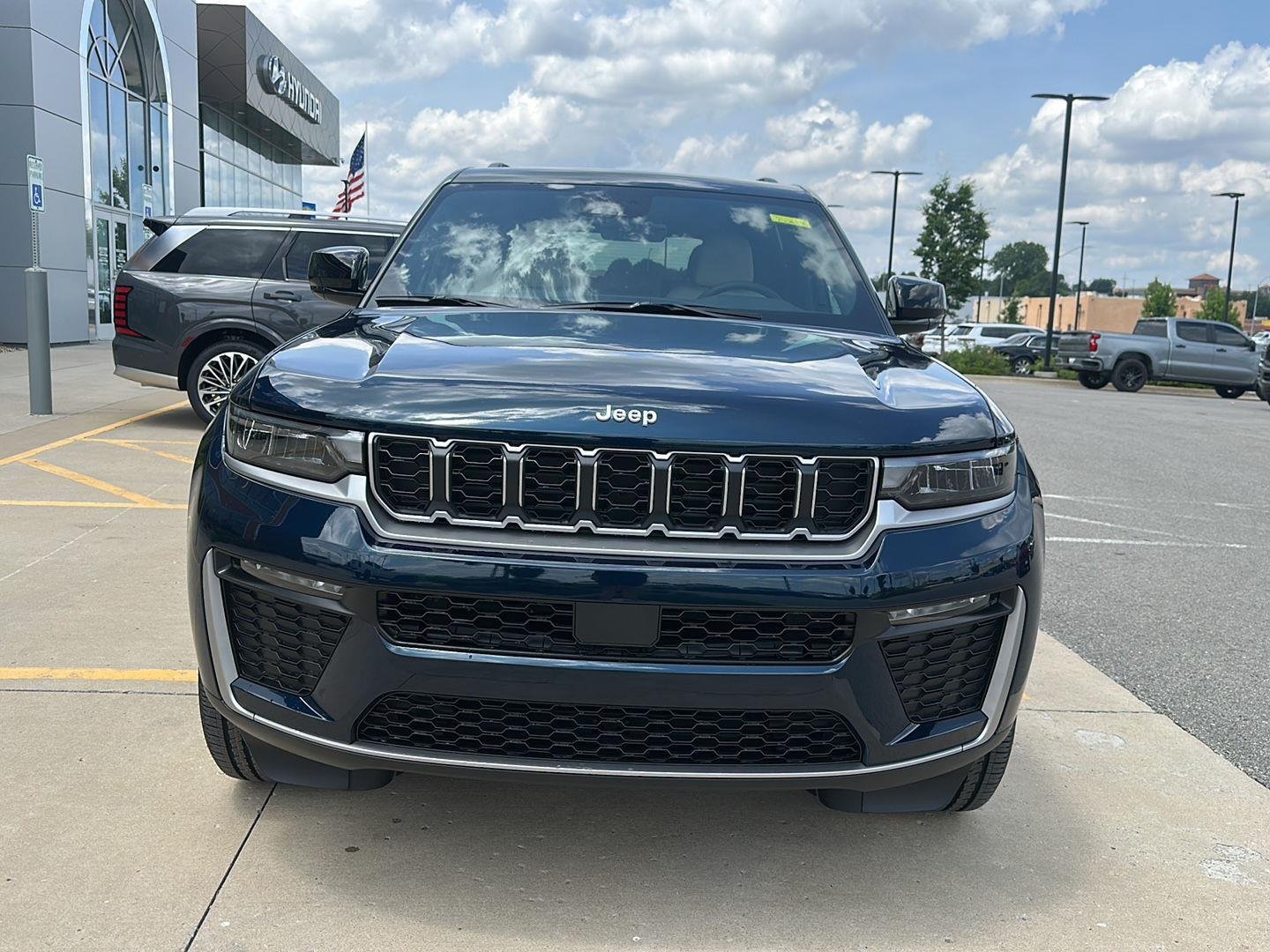 New 2026 Fathom Blue Pearl-Coat Exterior Paint Jeep Limited image 6
