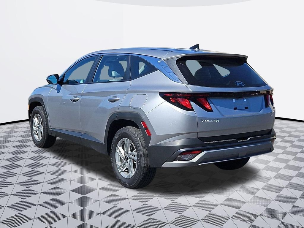 Used 2025 Silver Hyundai SE image 4