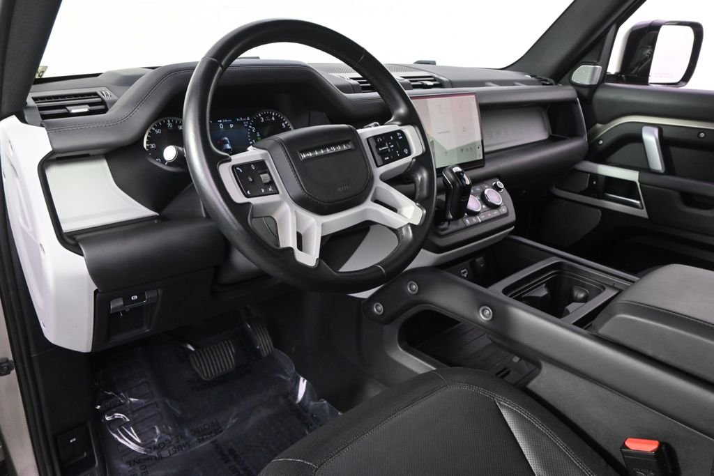 Used 2023  Land Rover X-Dynamic SE image 10