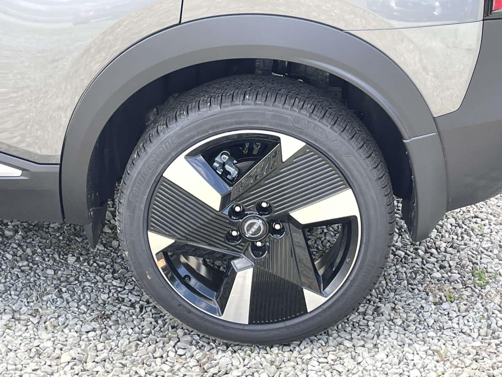 New 2026 Gun Metallic/Scarlet Ember Tintcoat Nissan SR image 16