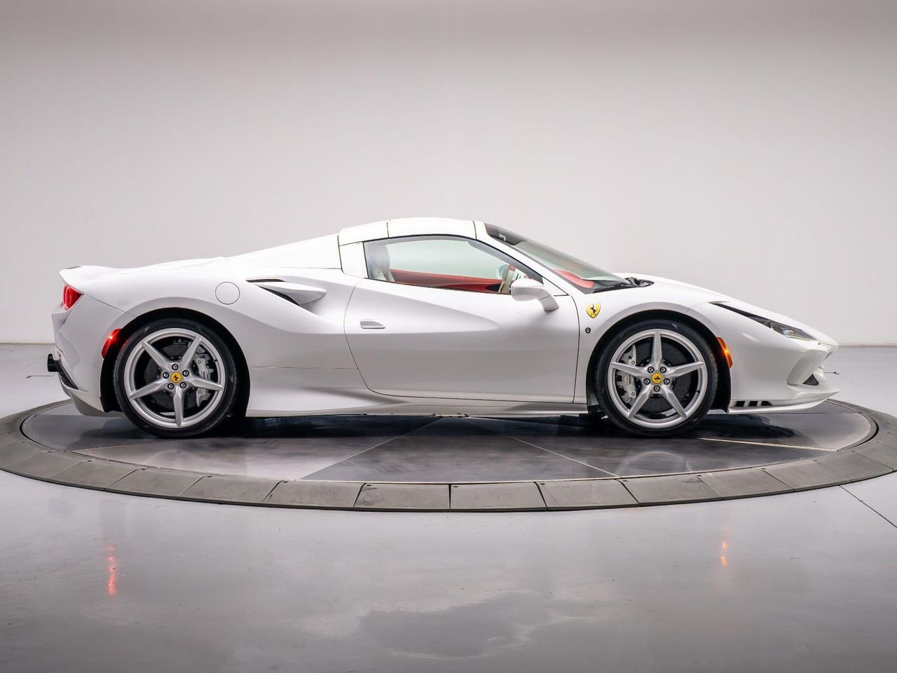 Used 2022 Bianco Cervino - Extra Campionario Ferrari Spider image 14