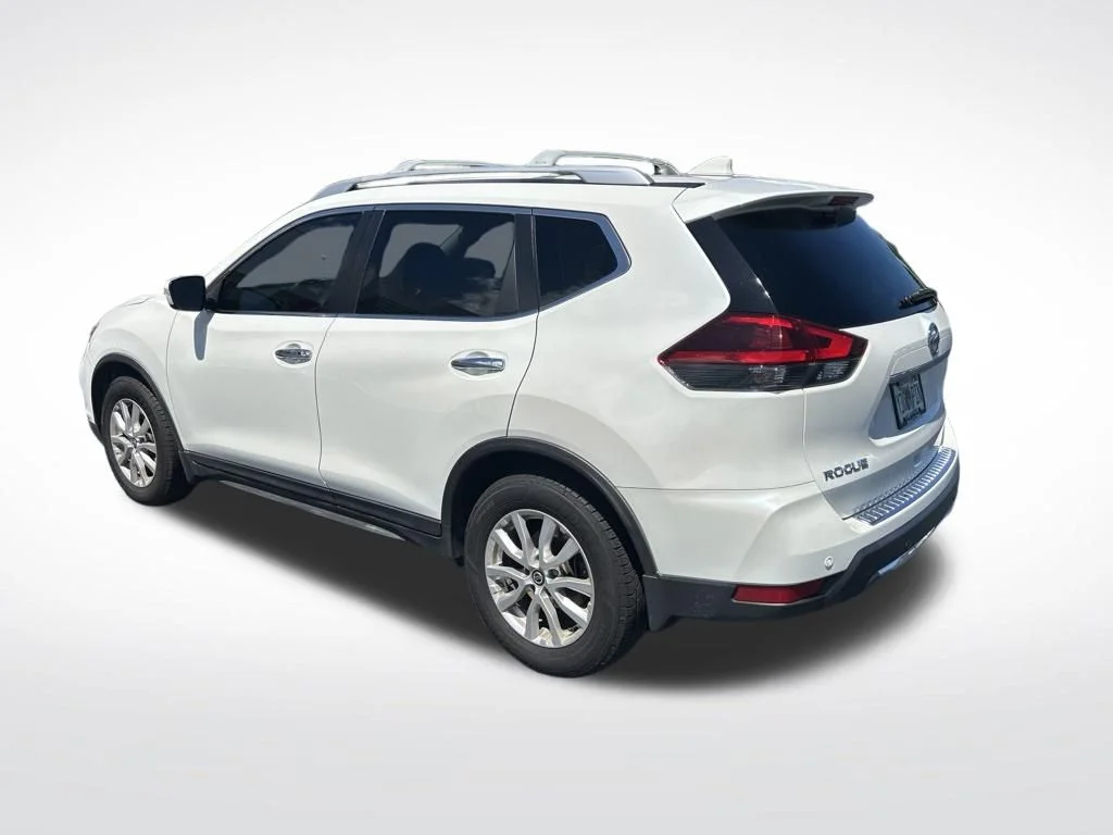Used 2020 White Nissan SV image 3