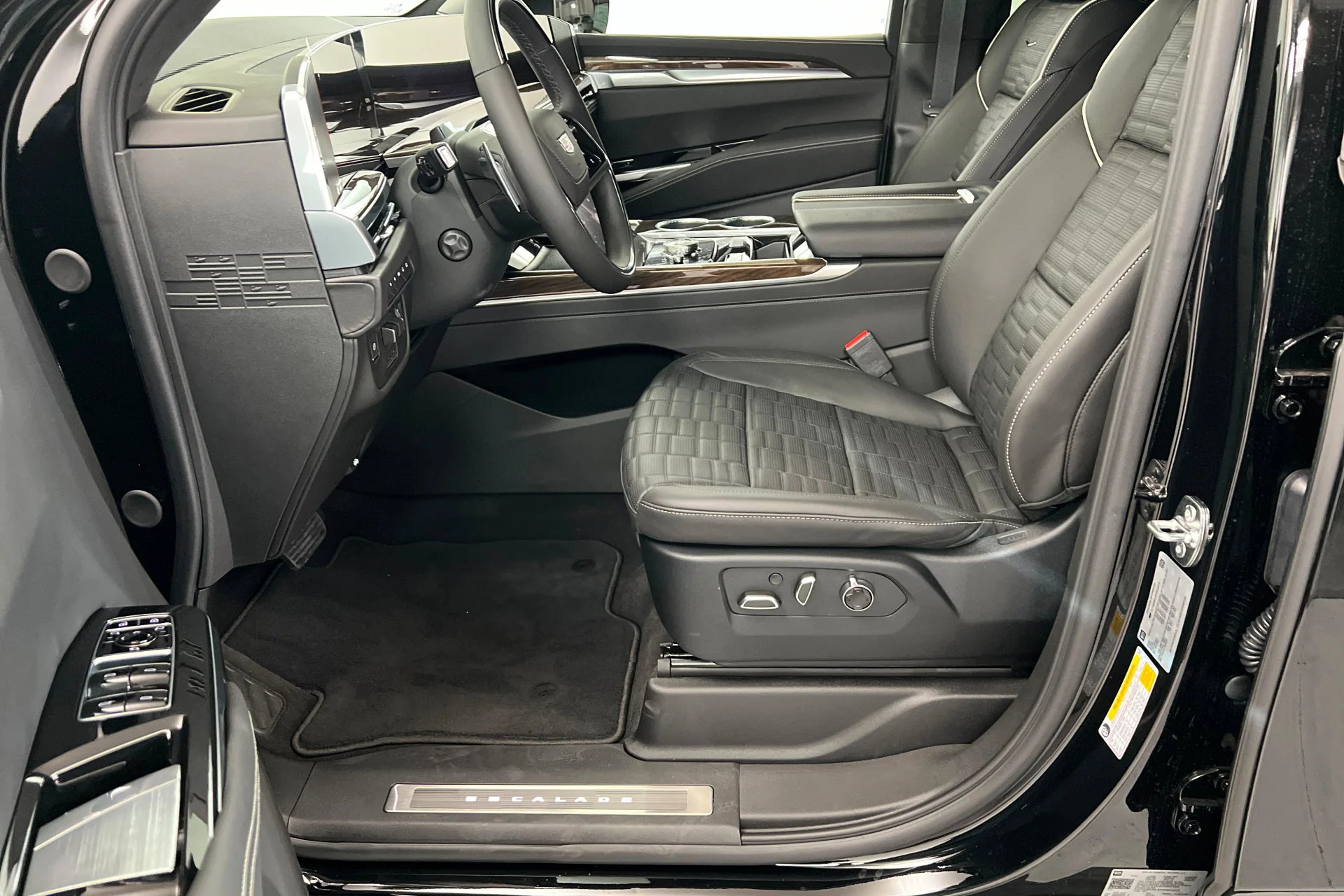 2026 Cadillac Escalade Platinum Sport - Photo 17