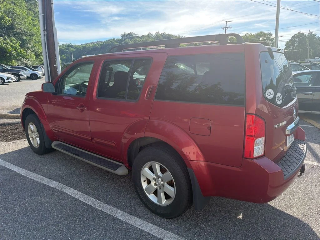Used 2012 Red Nissan SV image 4