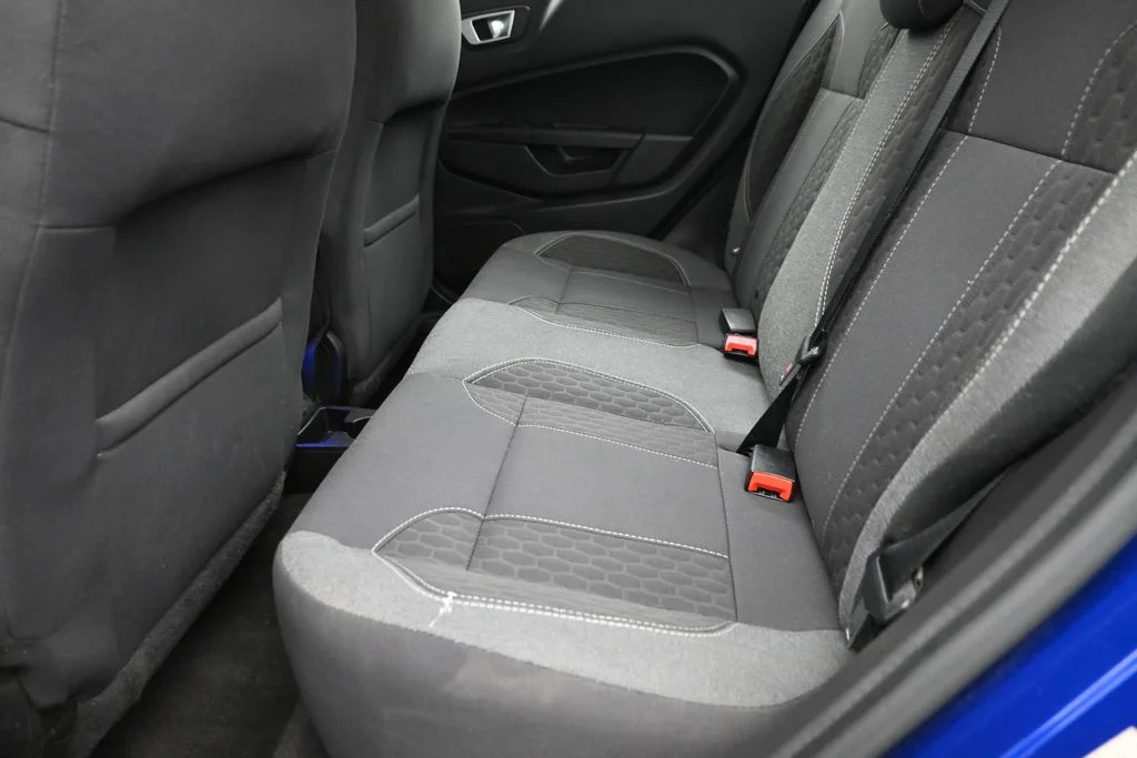 Used 2015 Blue Ford SE image 12