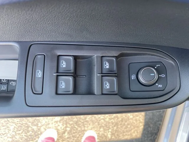 2025 Volkswagen Taos SEL - Photo 27