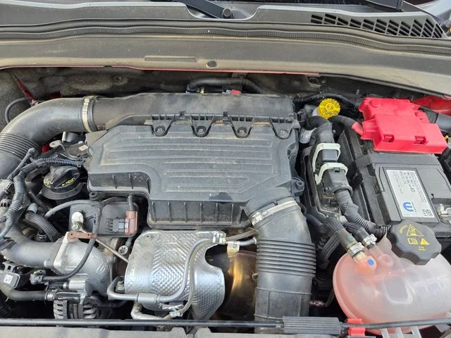 Used 2023 Red Jeep Latitude image 30