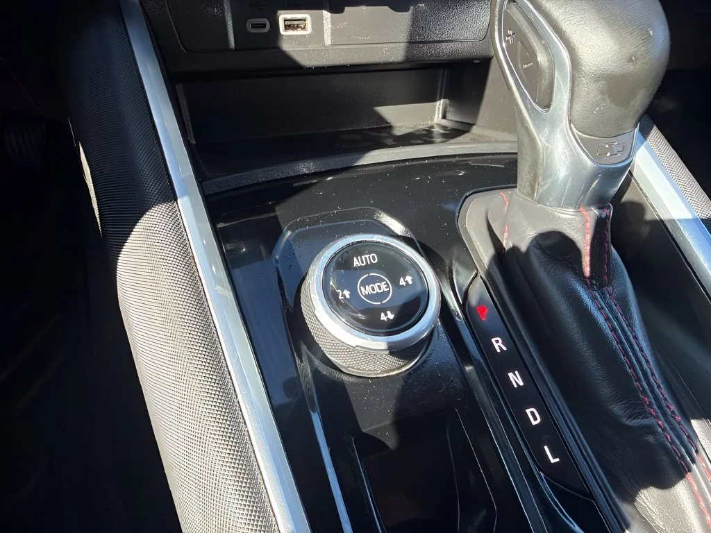 Used 2025 White Chevrolet Z71 image 20