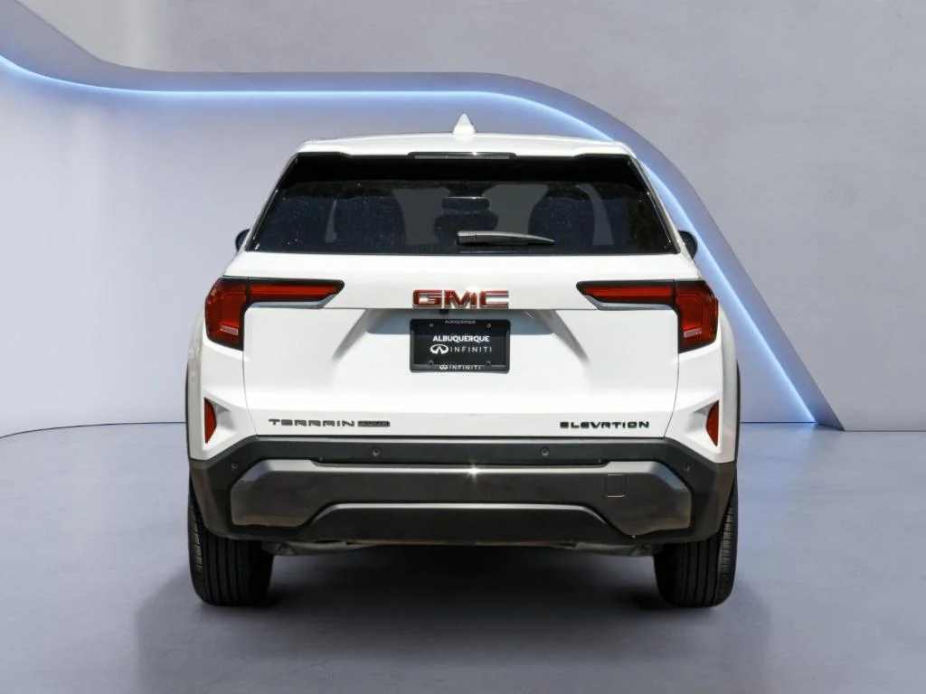 Used 2025  GMC AWD Elevation image 6