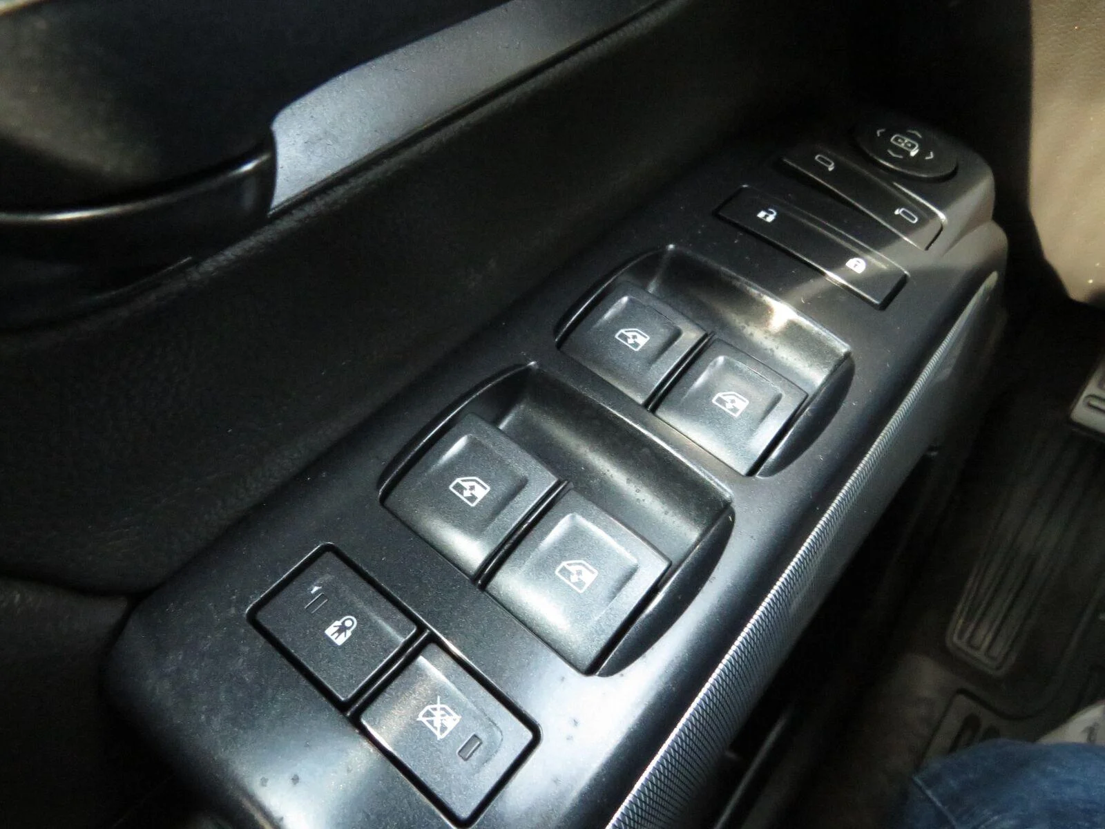 Used 2019 SILVER ICE METALLIC Chevrolet LT image 31