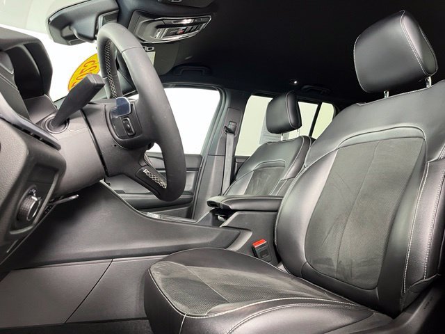 Used 2025 Red Jeep Altitude image 17