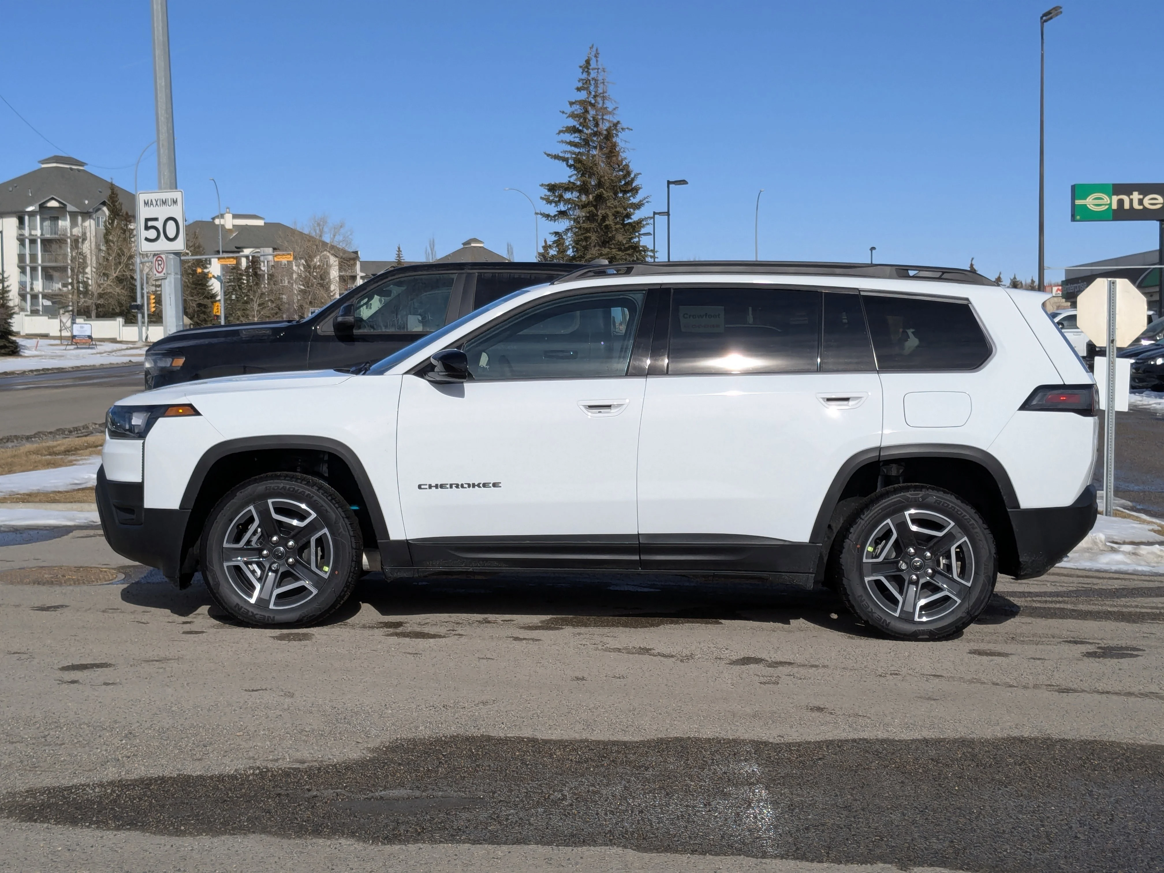 New 2026 White Jeep Limited - - 1.6L Turbo Hybrid - Power Liftgate - Wireless Charging - Compact Spare Tire & More image 5