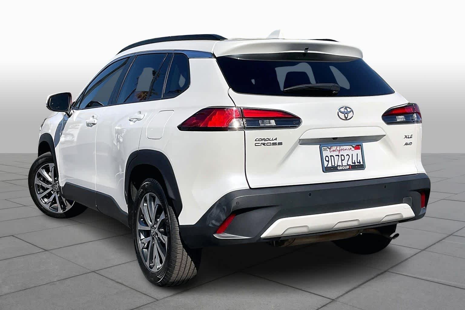Used 2022 Wind Chill Pearl Toyota XLE image 11