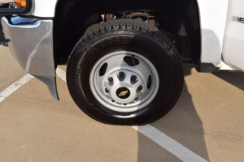 Used 2015 White Chevrolet Work Truck image 30