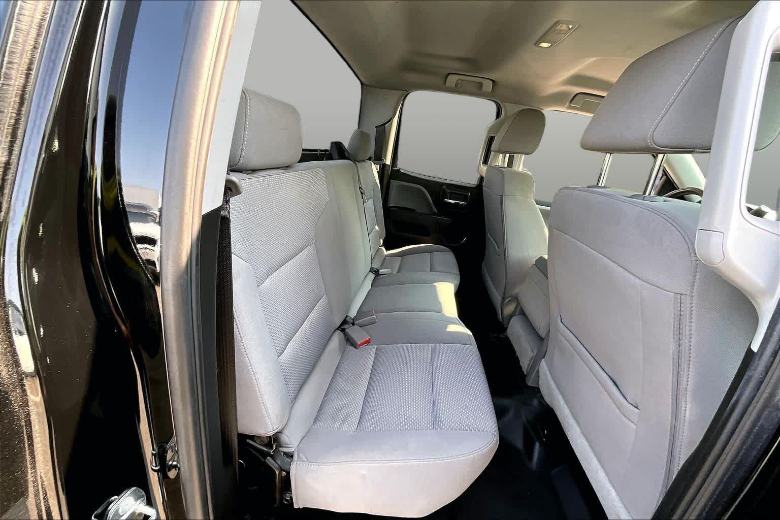 Used 2018 Black Chevrolet Custom image 19
