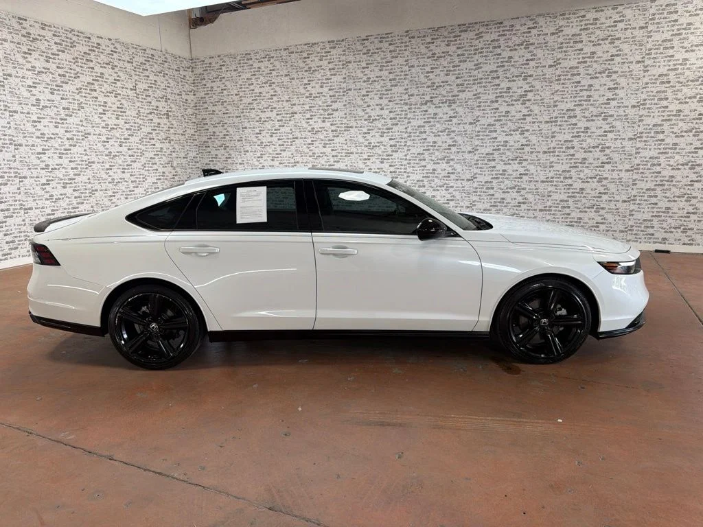 Used 2025 Platinum White Pearl Honda Sport-L image 8