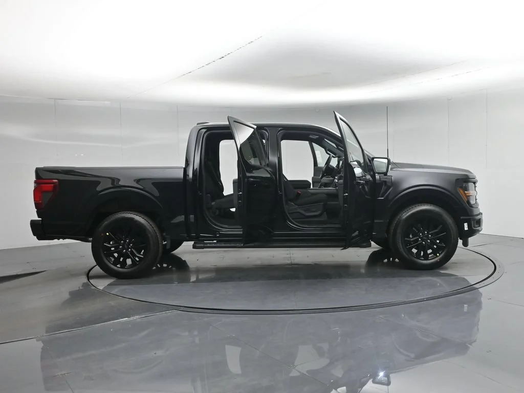 New 2026 Agate Black Metallic Ford XLT image 4
