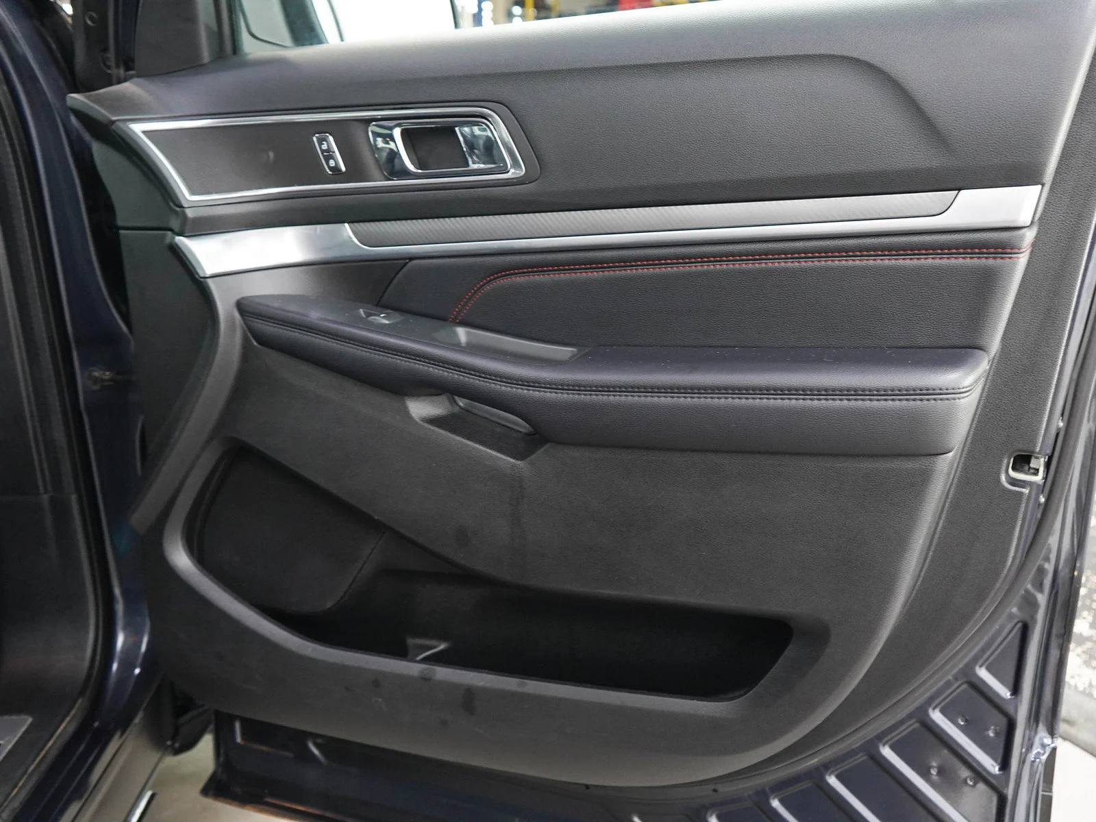 Used 2017 Quartz Metallic Ford Sport image 9