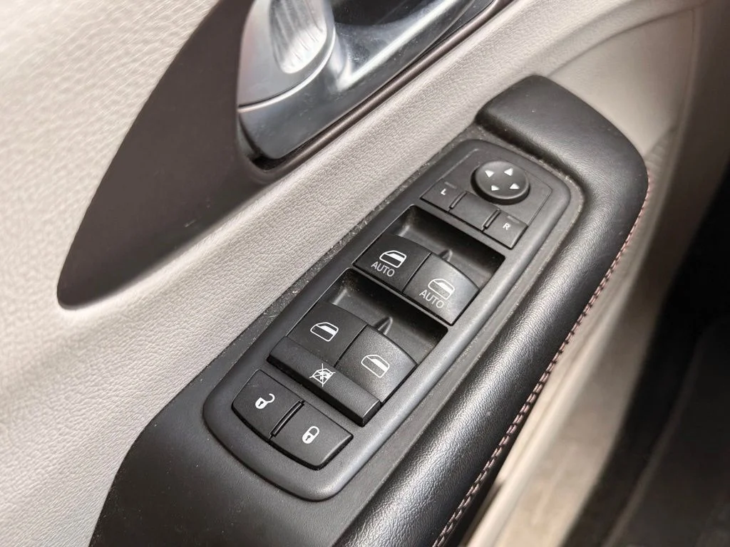 Used 2017 Molten Silver Chrysler Touring image 17