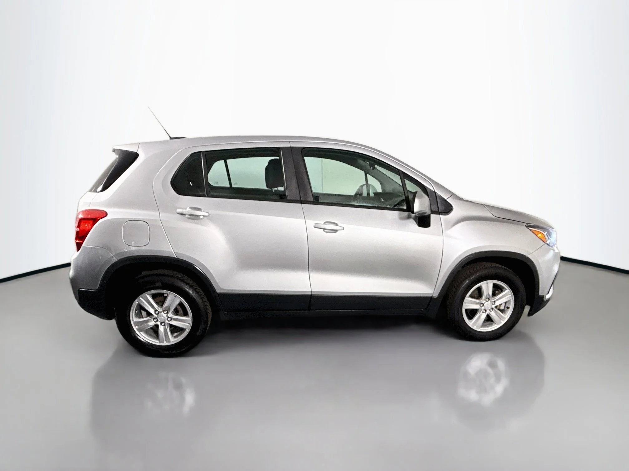 Used 2019 Silver Ice Metallic Chevrolet LS image 8