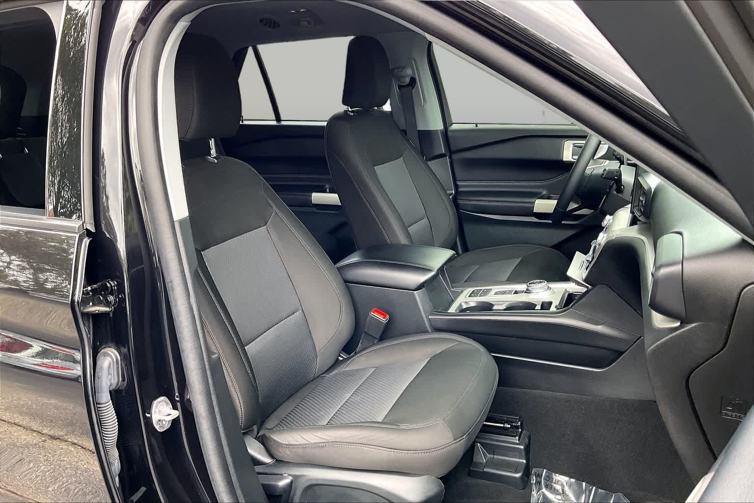 Used 2023 Agate Black Metallic Ford XLT image 8