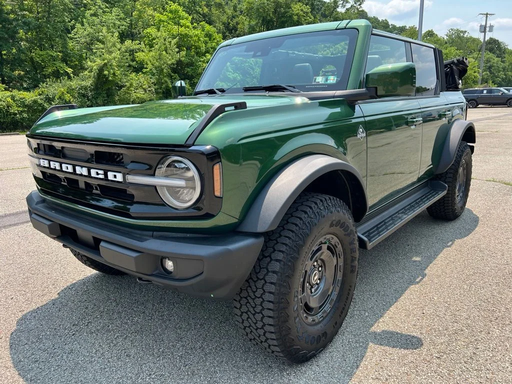 New 2025 Green Ford Outer Banks image 2