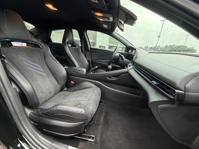 Used 2025 Black Hyundai Base image 21