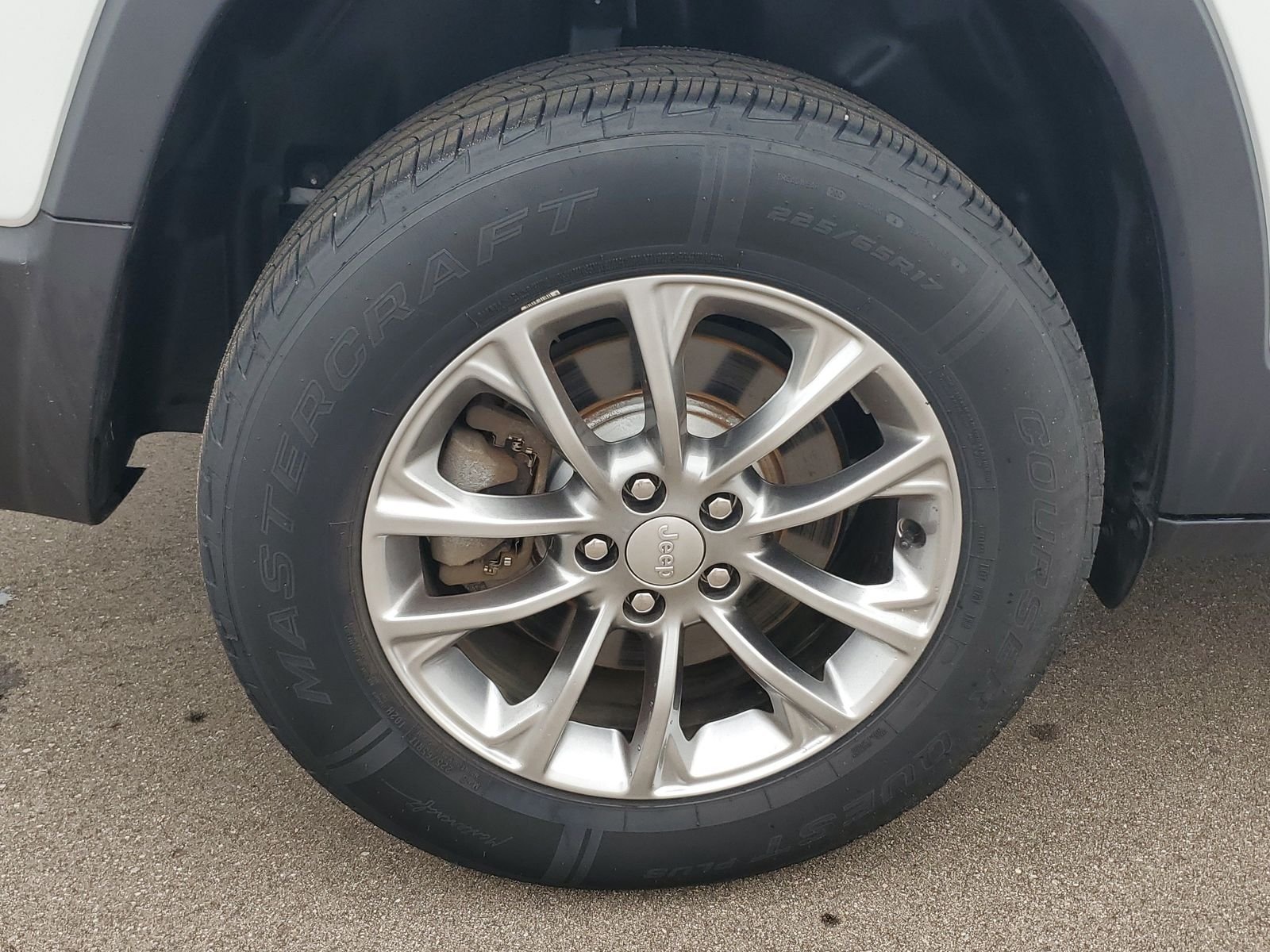 Used 2020 White Jeep Latitude Plus image 5