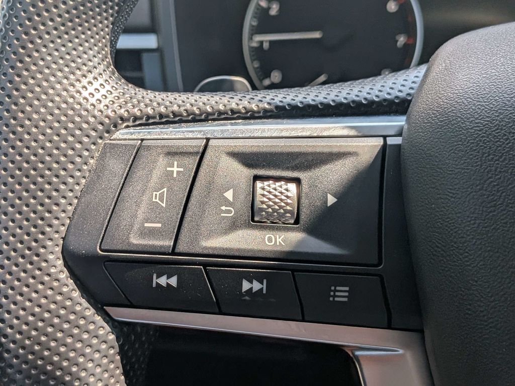 Used 2024  Mitsubishi ES image 23