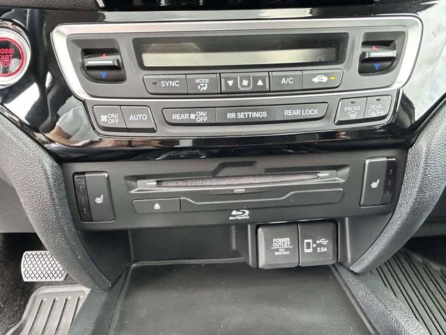 Used 2021 White Honda Touring image 26