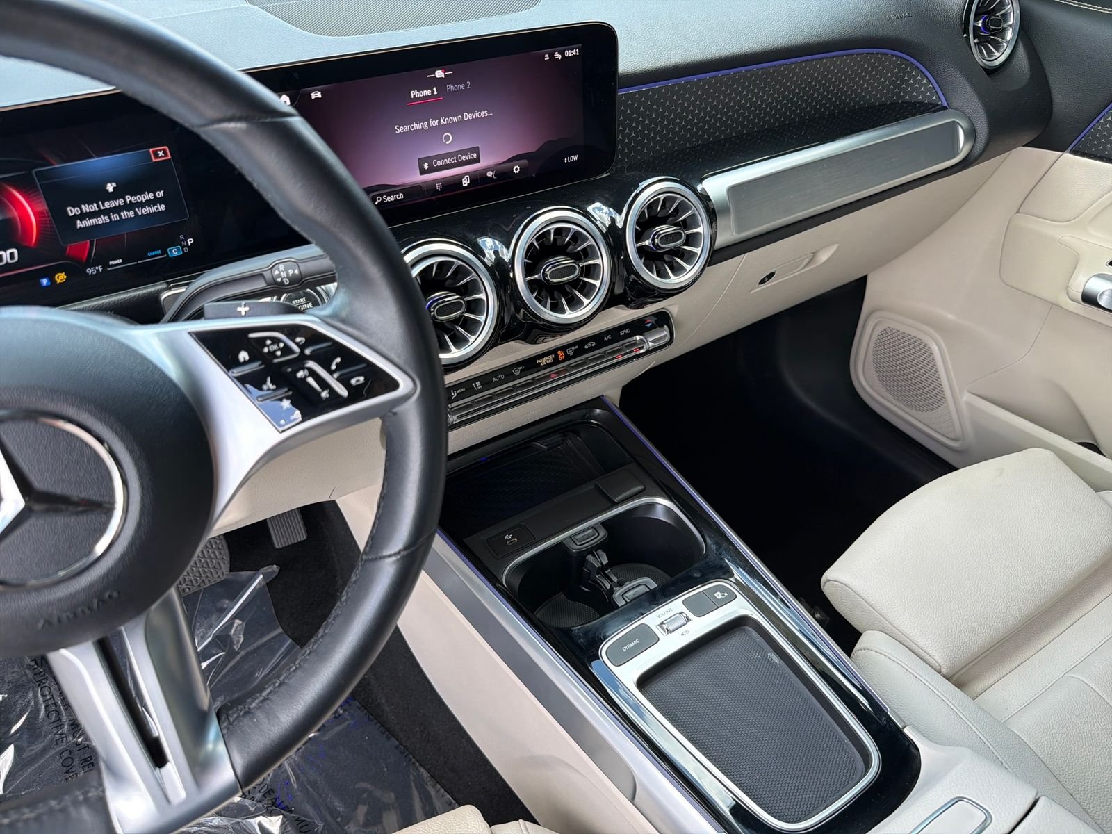 Used 2025 Polar White Mercedes-Benz GLB 250 image 22