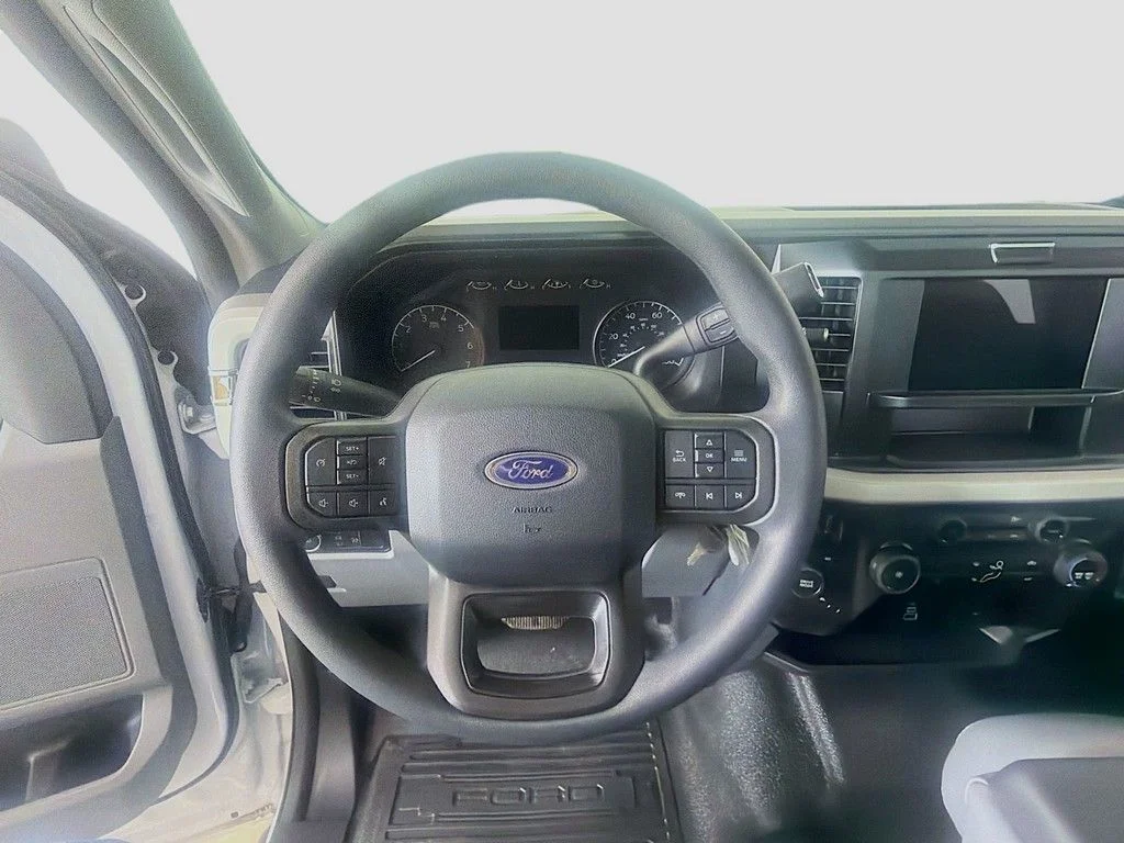 New 2026 Oxford White Ford F-250® XL image 27