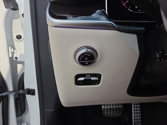 New 2027 MANUFAKTUR Moonlight White Metallic Mercedes-Benz GLC300 image 18