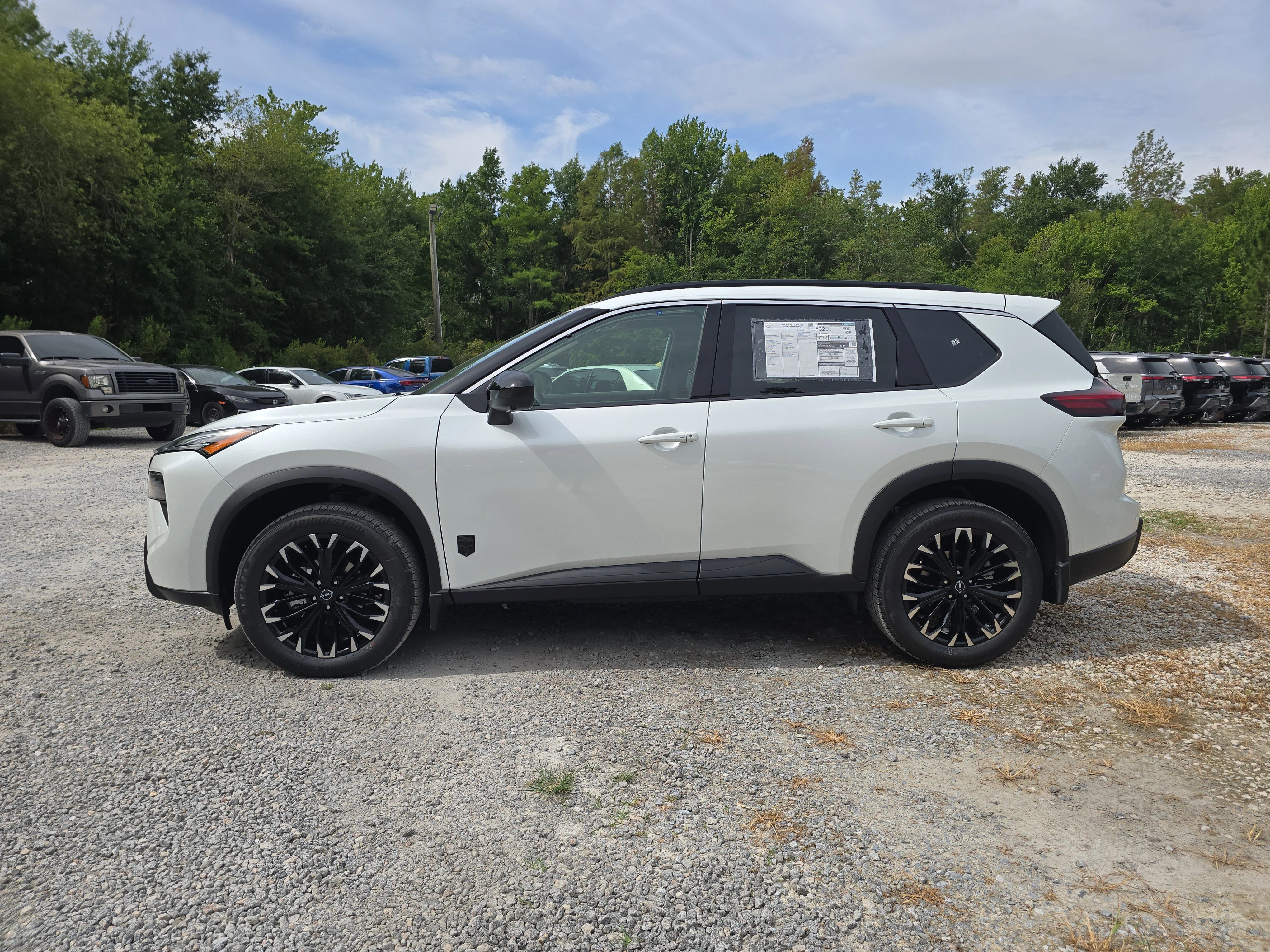 New 2026 Everest White Pearl TriCoat Nissan Dark Armor™ image 5