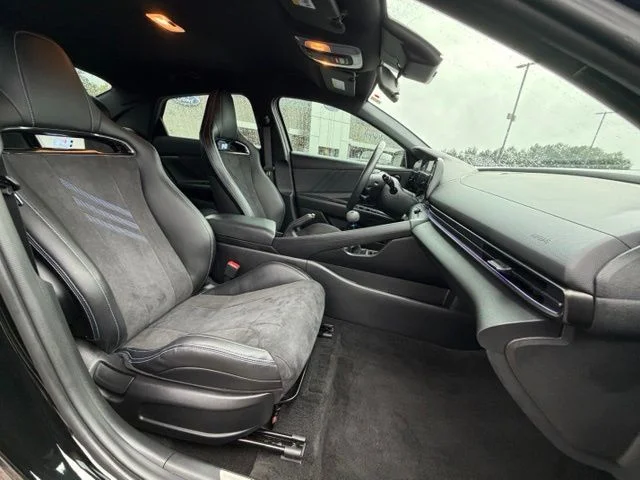 Used 2025 Black Hyundai Base image 21