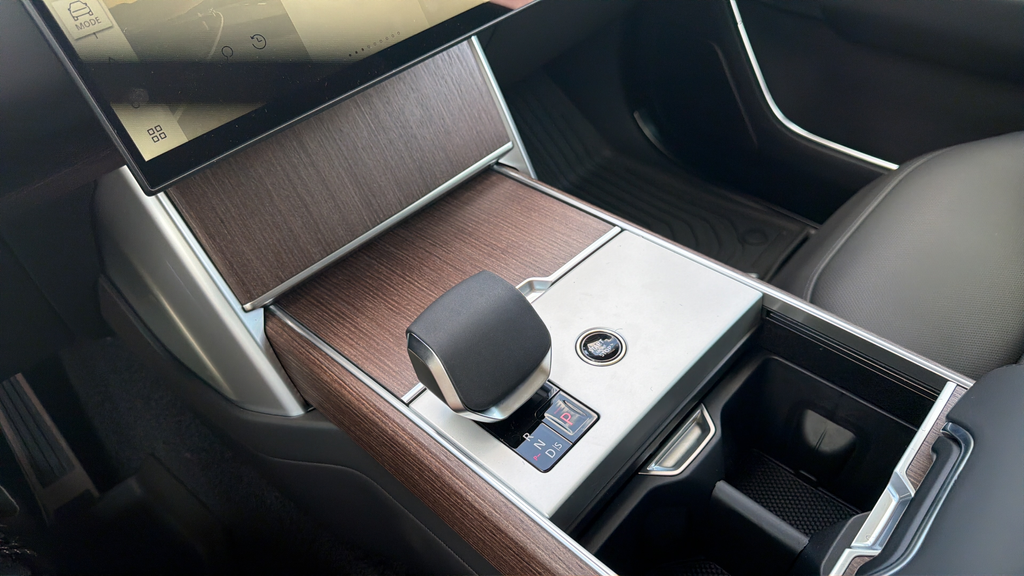 New 2026 Santorini Black Land Rover SE image 21