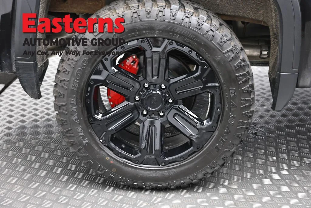 Used 2021 Black GMC AT4 image 33