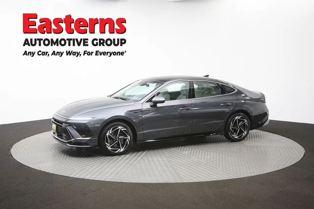 Used 2024 Gray Hyundai SEL image 59