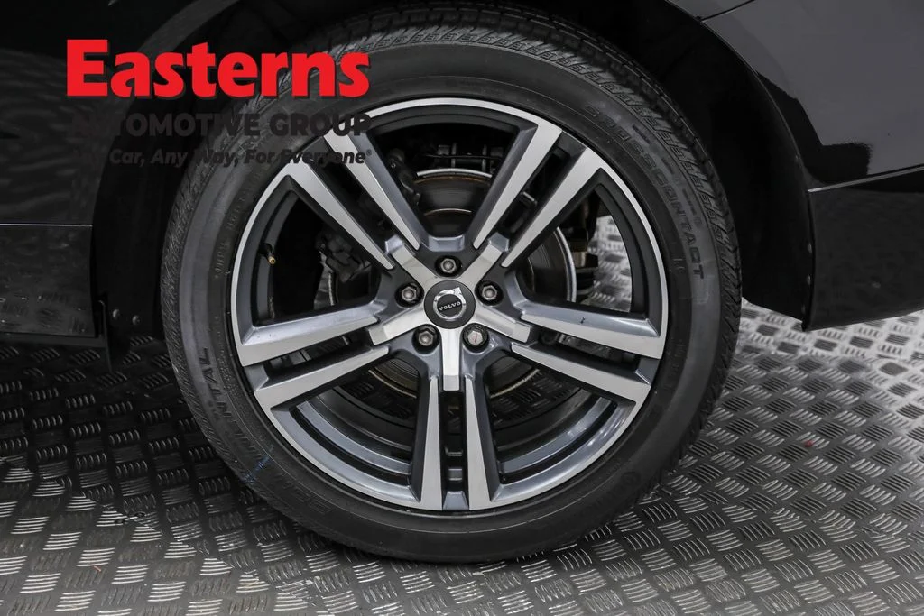 Used 2019 Black Volvo T5 Momentum image 33