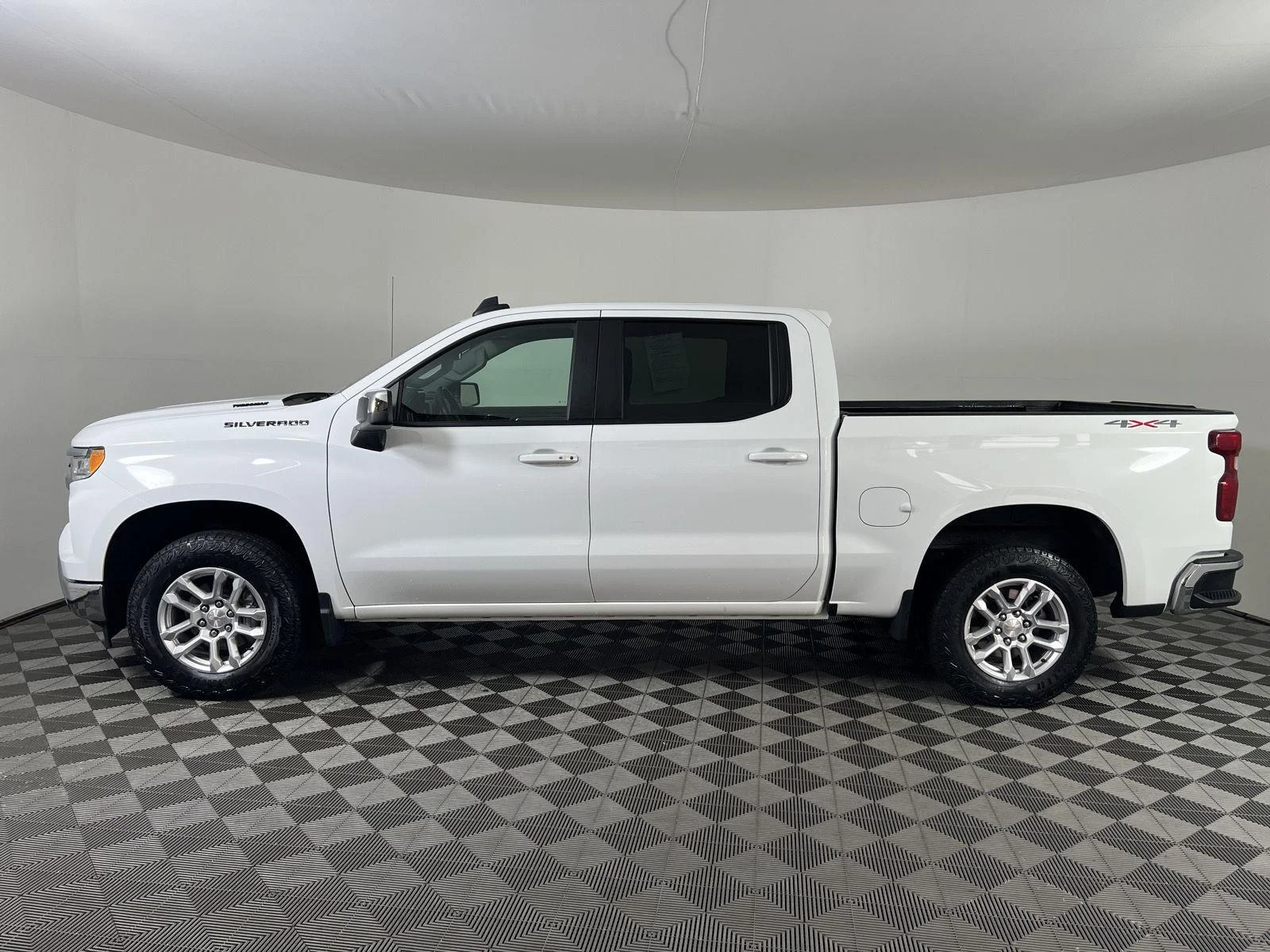 Used 2024 Summit White Chevrolet LT (2FL) image 28