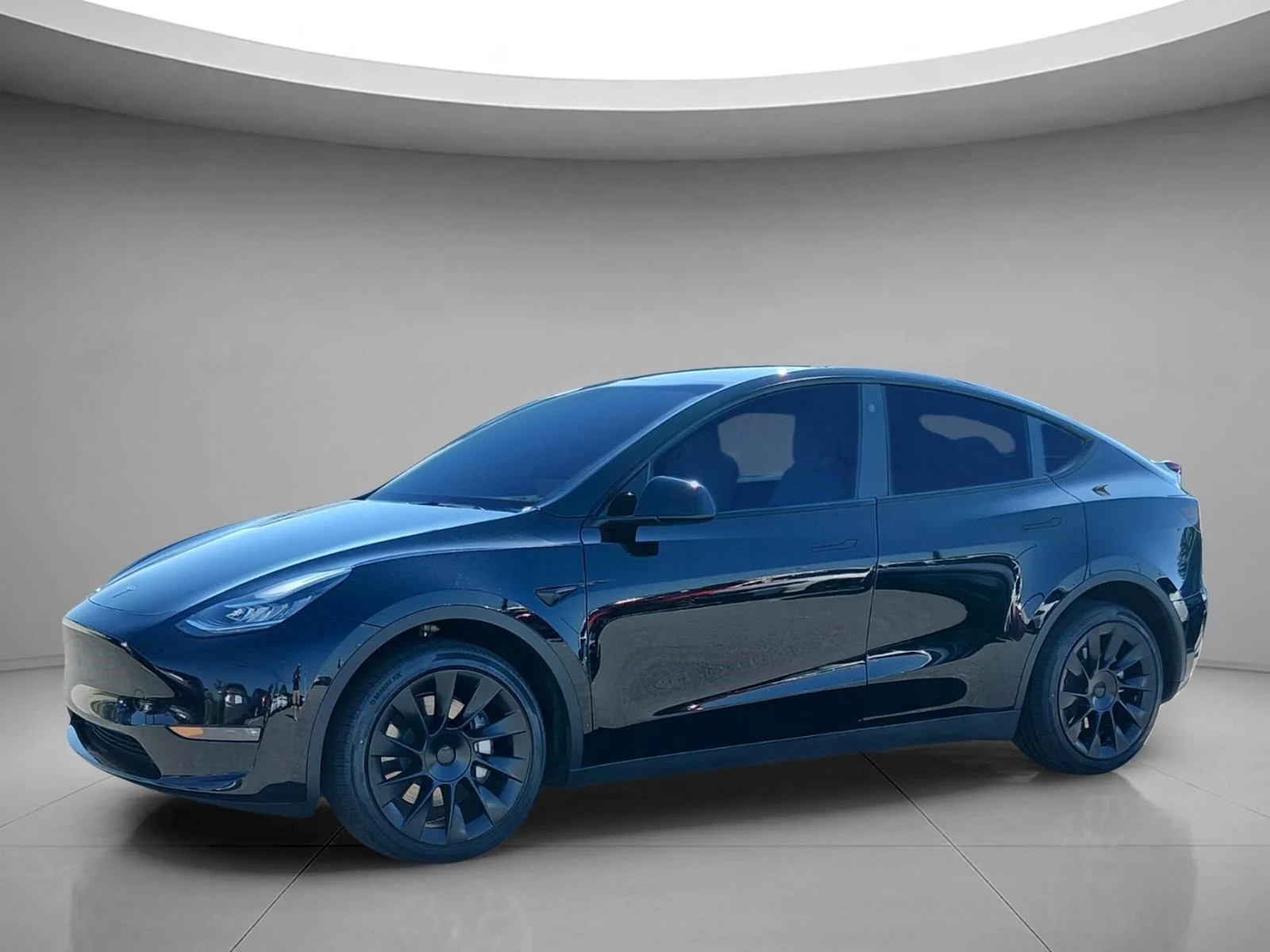 Used 2023  Tesla Long Range image 1