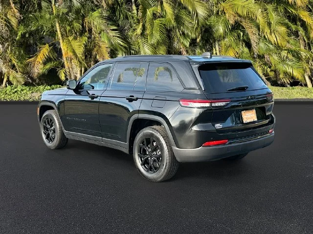 Used 2025 Black Jeep Altitude X image 8