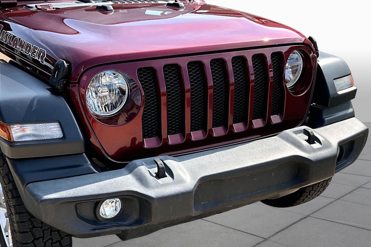 Used 2021 Snazzberry Pearlcoat Jeep Unlimited Islander image 27