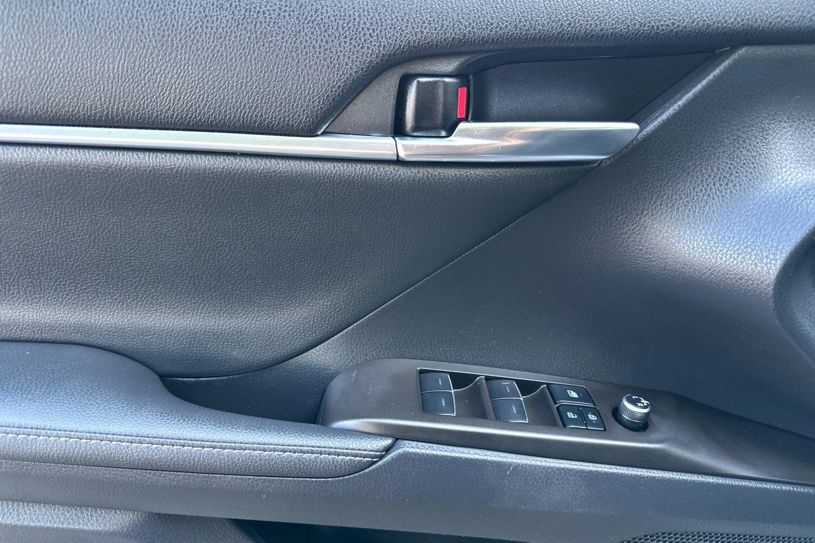 Used 2021 Gray Toyota XLE image 10