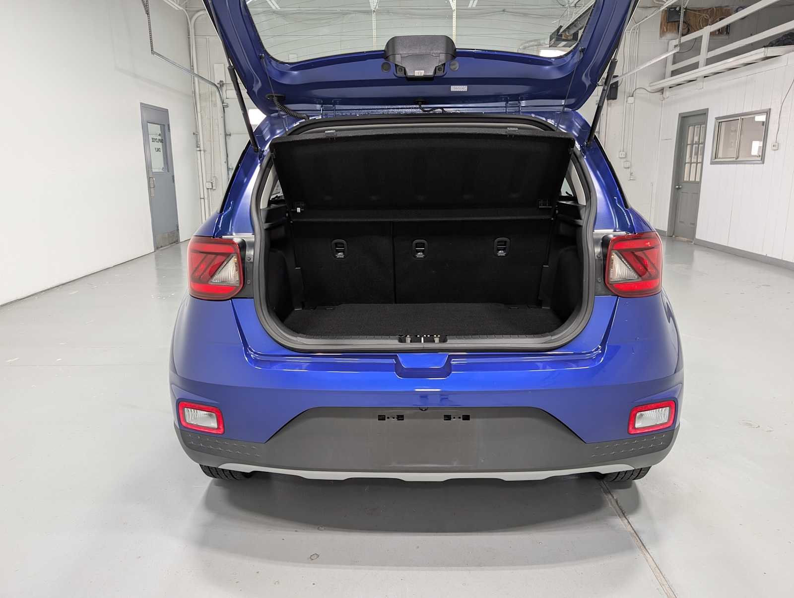 Used 2023 Intense Blue Hyundai SE image 34