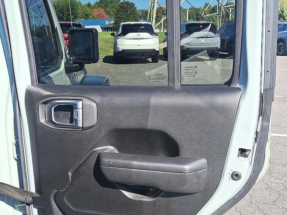 Used 2023 Earl Clearcoat Jeep Sport Altitude image 25