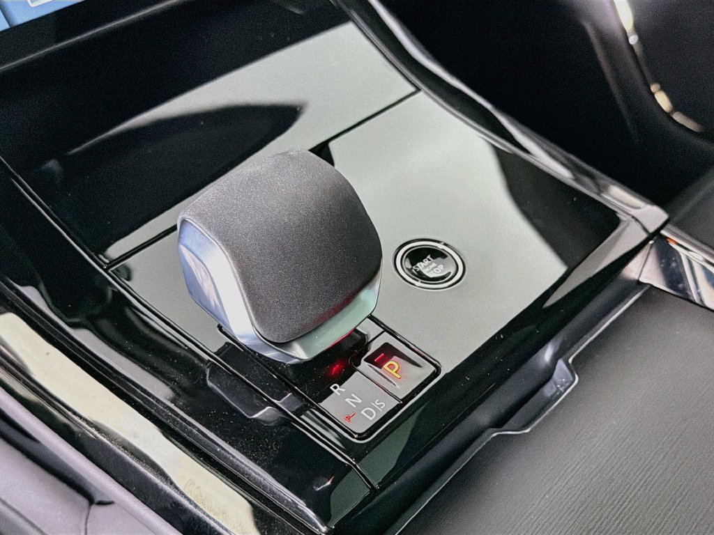 Used 2026 Black Land Rover Autobiography image 16