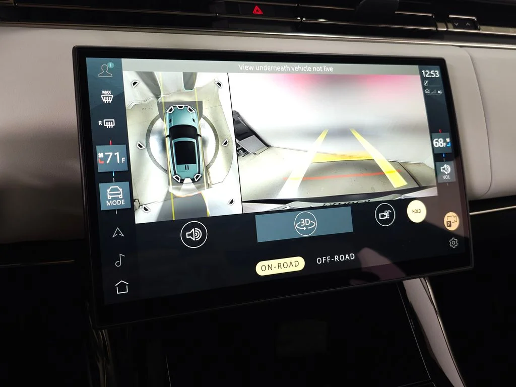 Used 2025 White Land Rover Dynamic SE image 33