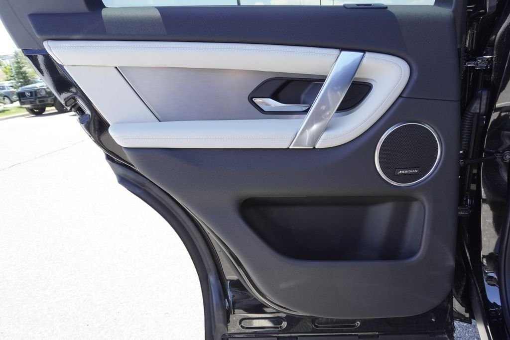 New 2026 Santorini Black Land Rover Landmark image 28